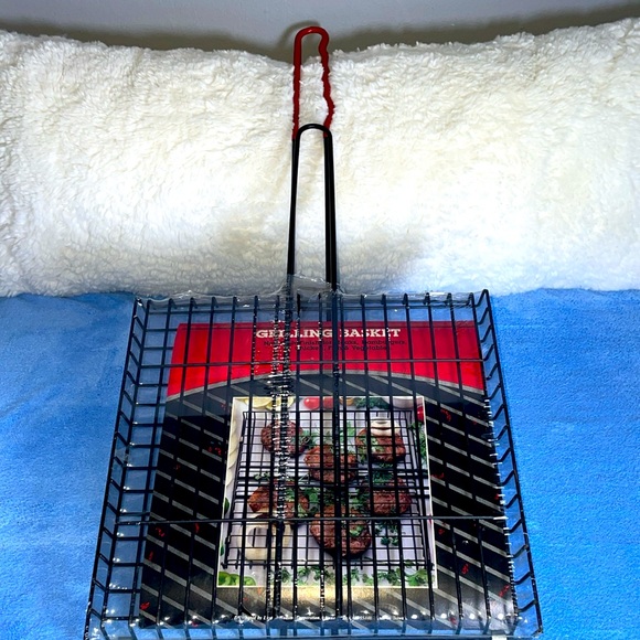 NWT Grilling Basket with extended Handle - Picture 2 of 2